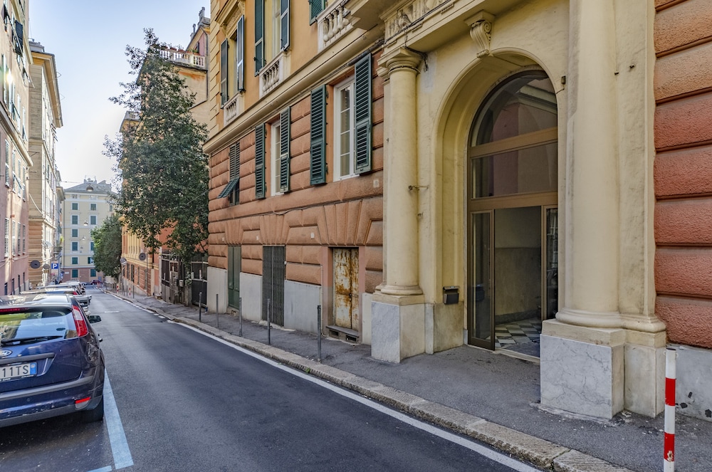 JOIVY Family Flat, 5 Mins to Piazza Corvetto view 5