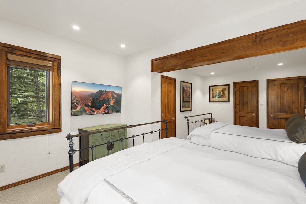 Wildwood Ridge 5 Bedroom Home