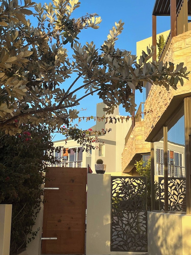 Whispering Waves - Serene Langebaan Getaway With Breathtaking Views