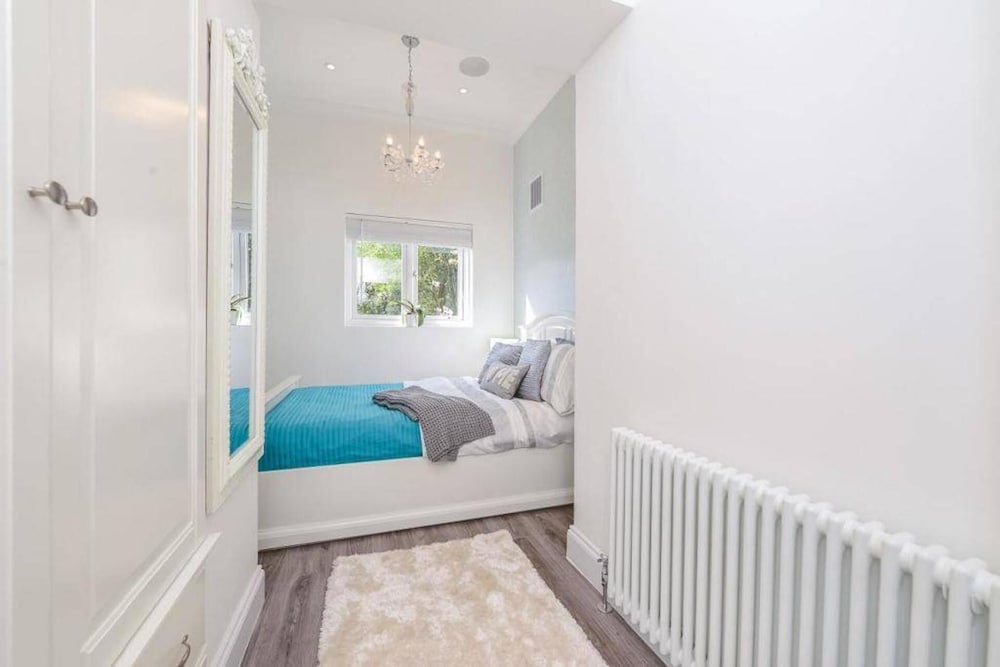 Elegant Ealing Apartment Retreat