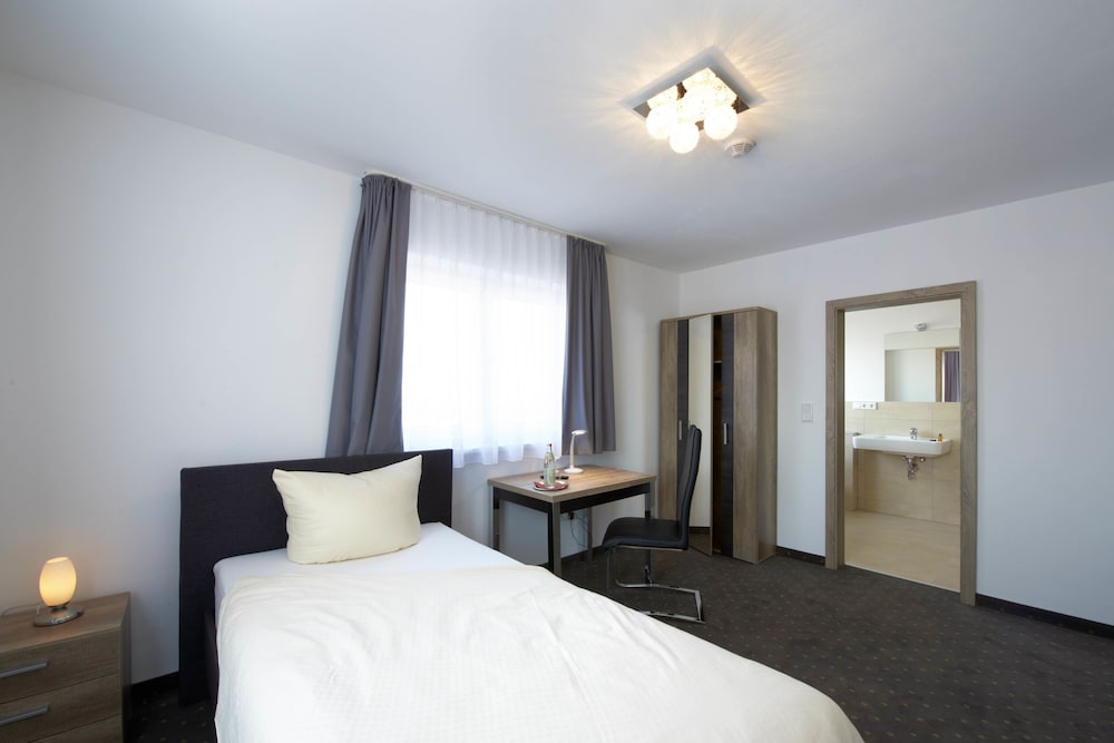 Berlin Vacations - HOTEL NEW IN - Ingolstadt - Gaimersheim - Property Image 30