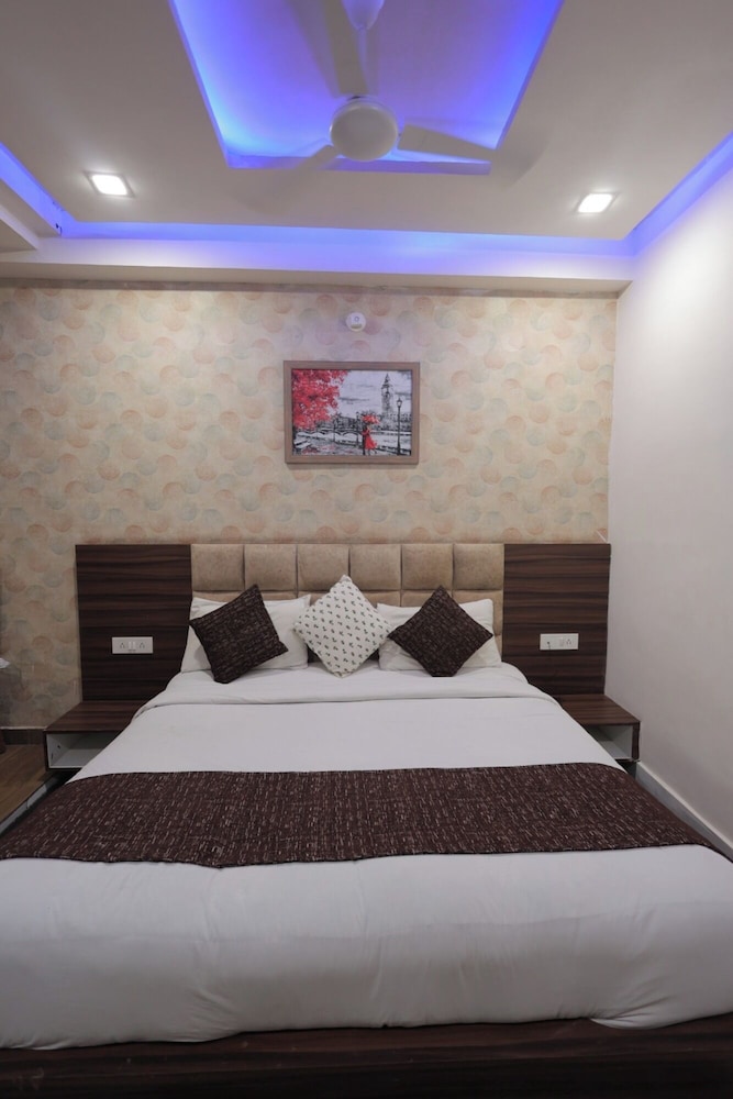 HOTEL SRG INN