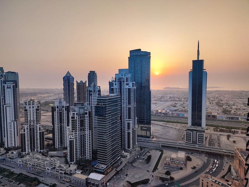 SuperHost - Chic Apartment With Balcony Close to Burj Khalifa