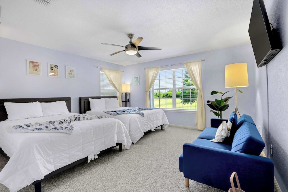 Amazing Lakefront Escape - A Stunner For Sleeps 14