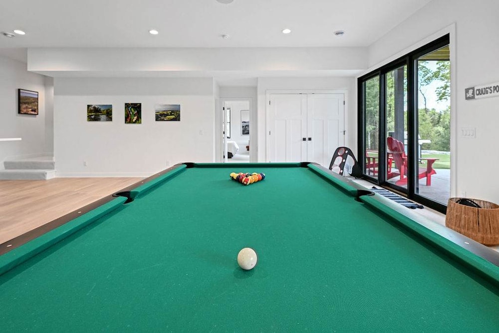 6BR Sand Valley Lodge With Hot Tub Bar Putting Green