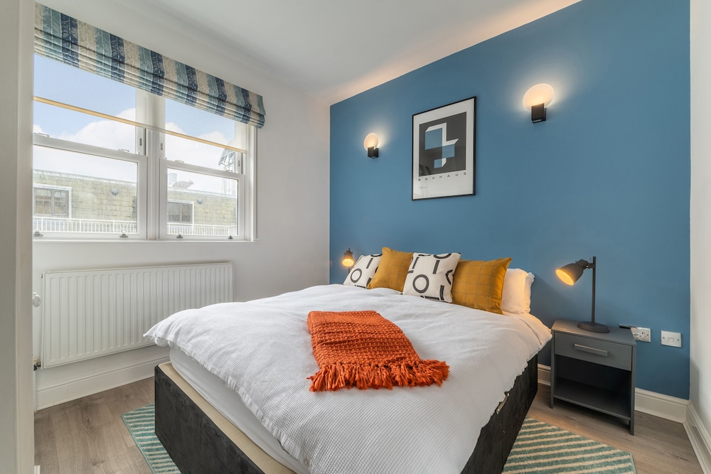 140 Minories