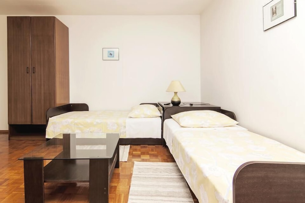Apartments Eddi 66