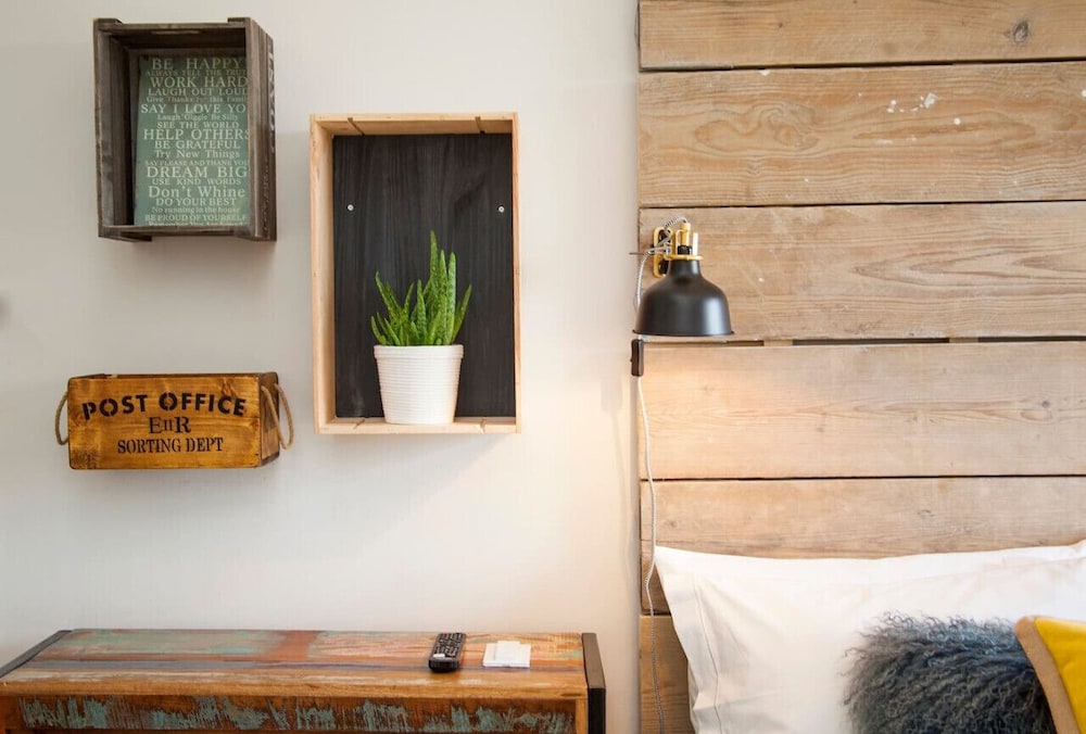 Higgihaus 46 Sleeps 5  Monday - Friday