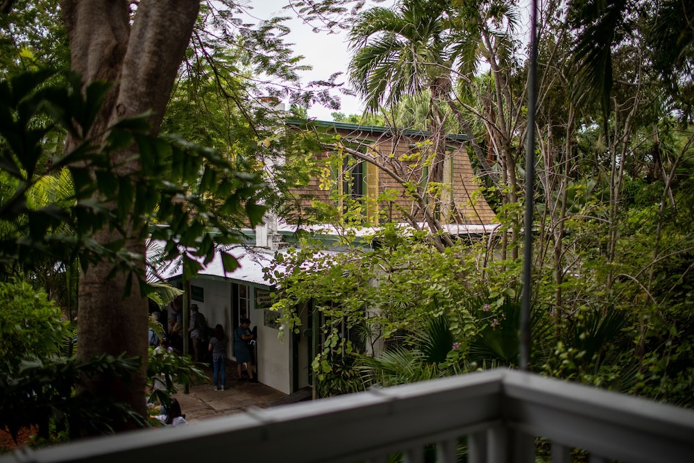 Hotel Andrews Inn & Garden Cottages - Image 1