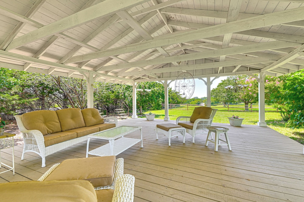 Private Pavilion: Countryside Cottage in Celina!