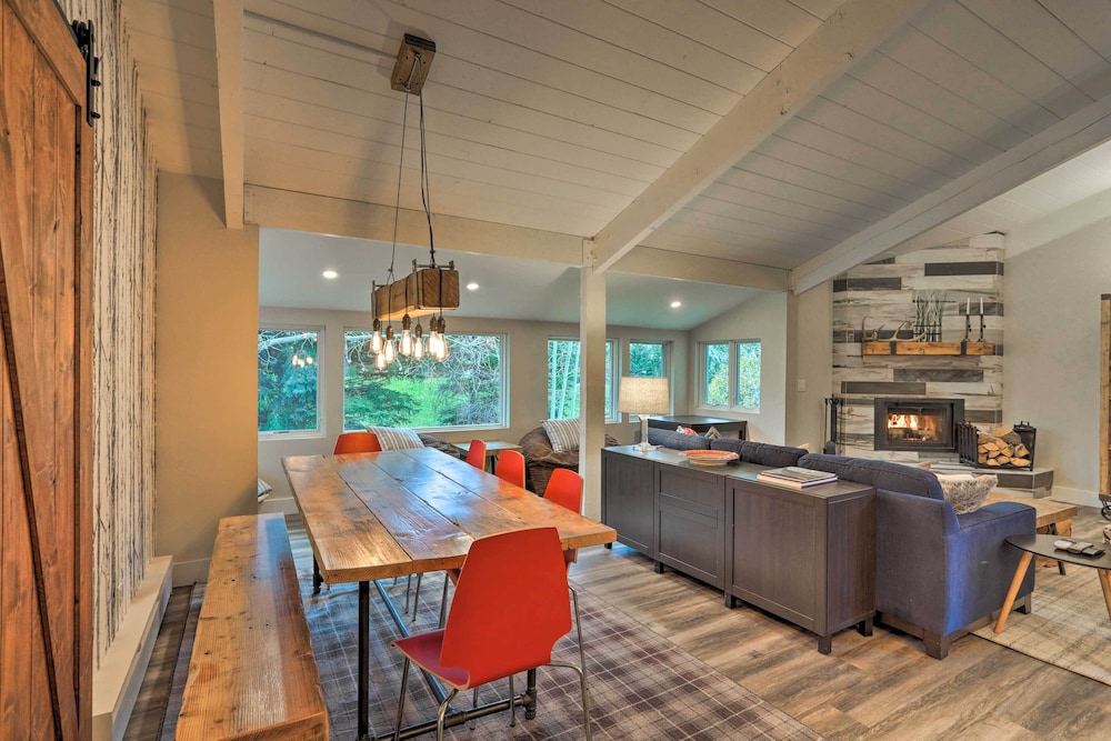 Modern Mountain Escape on Golf Course w/ Hot Tub! - Property Image 8