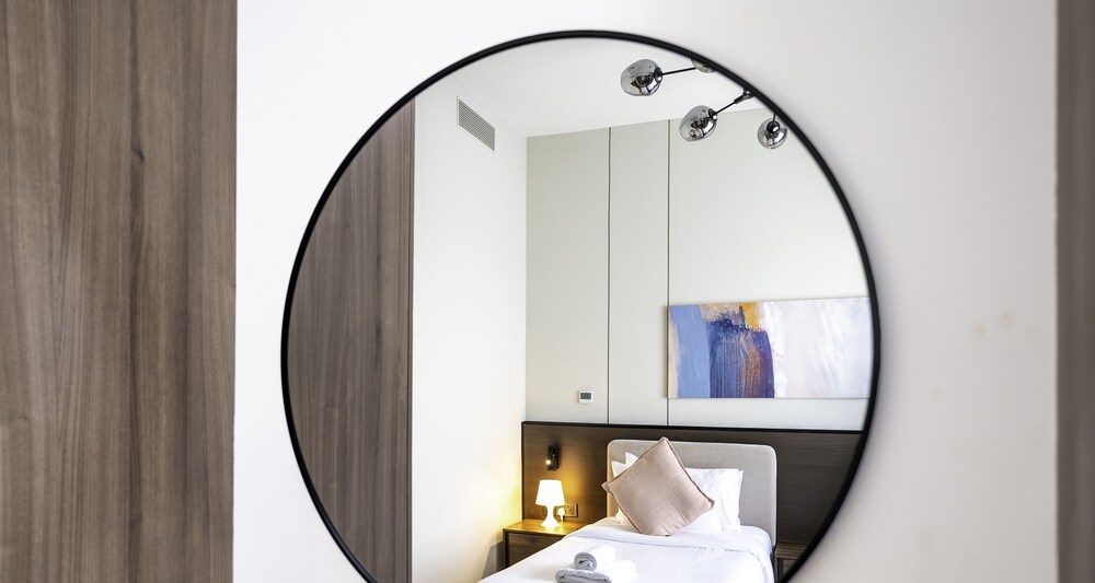 Chic 2 BR in Vida Residences Canal View