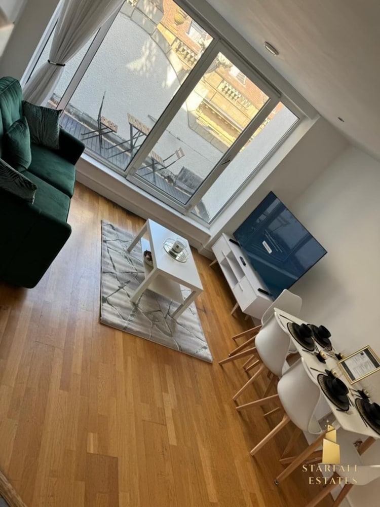 Leeds Apt - Hottub - Sleeps 6 - Special Occasions