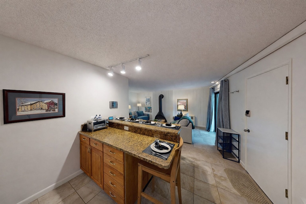 Freshly Updated Condo, Across The Street From The Resort Edel O 2 Bedroom Apts