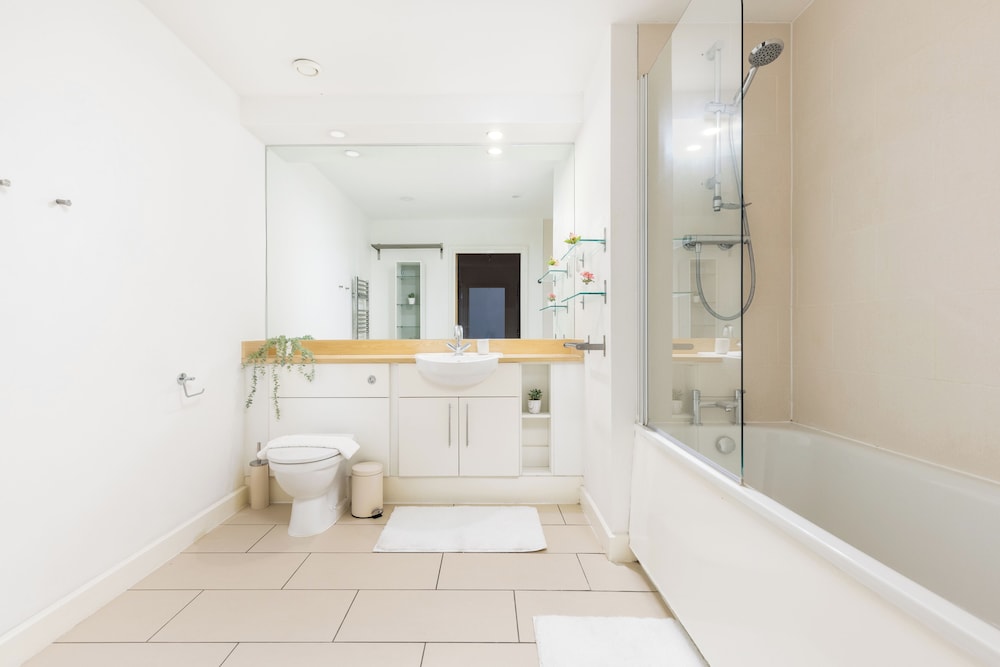 Spacious 2 Bed Apartment in Dalston
