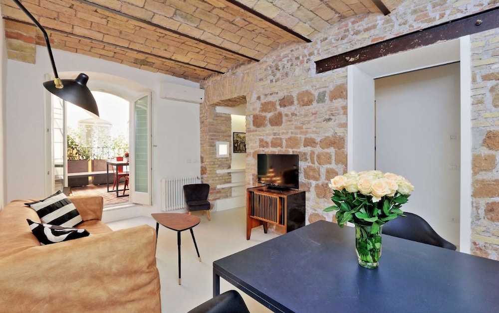 Design Flat for 4 near Colosseum