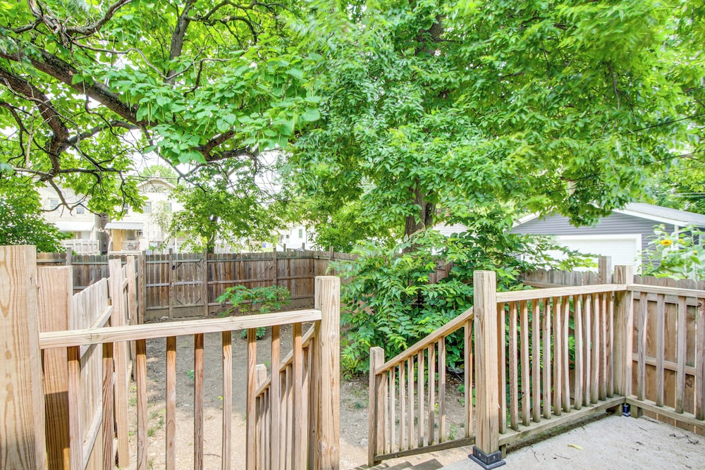 6 Mi to Ohio State: Walkable Home in S Columbus!