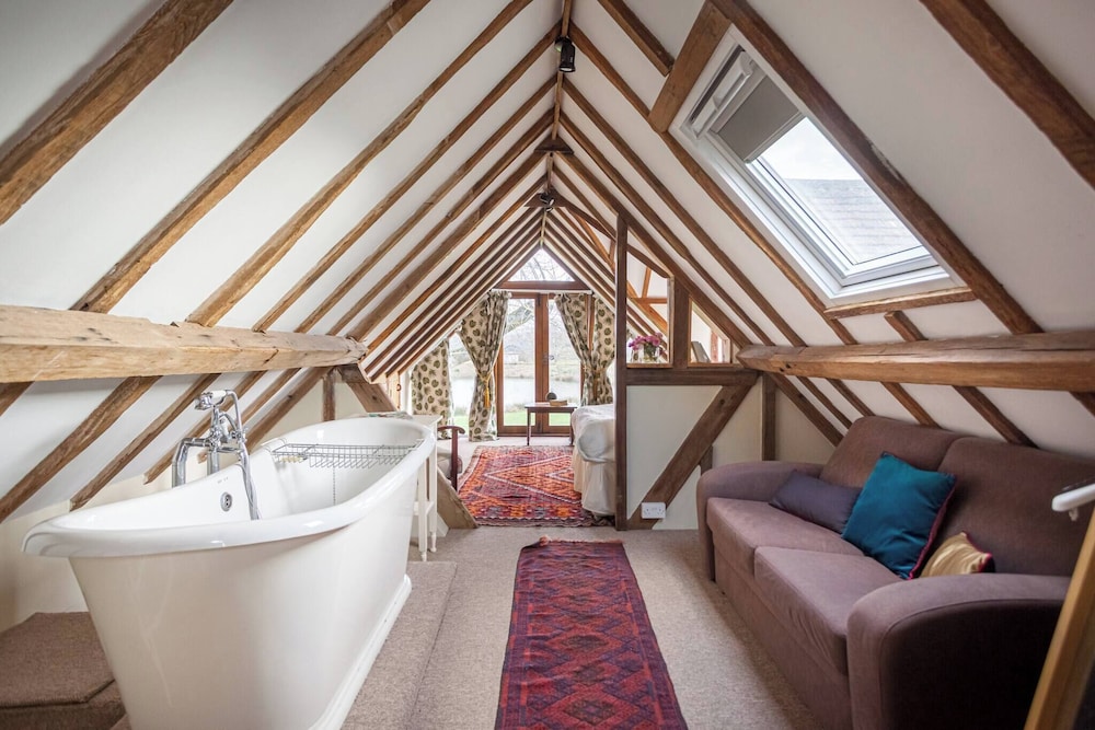 Lakeside Sussex Retreat