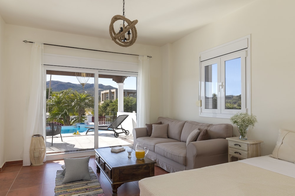 Elena House photo 4