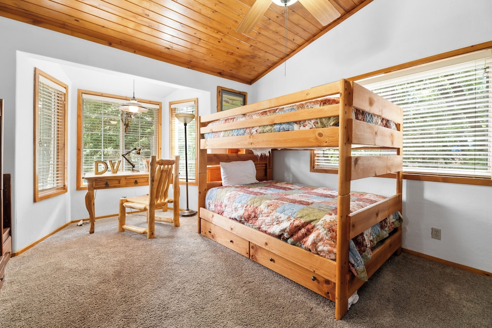 Apple Bear Cottage view 2