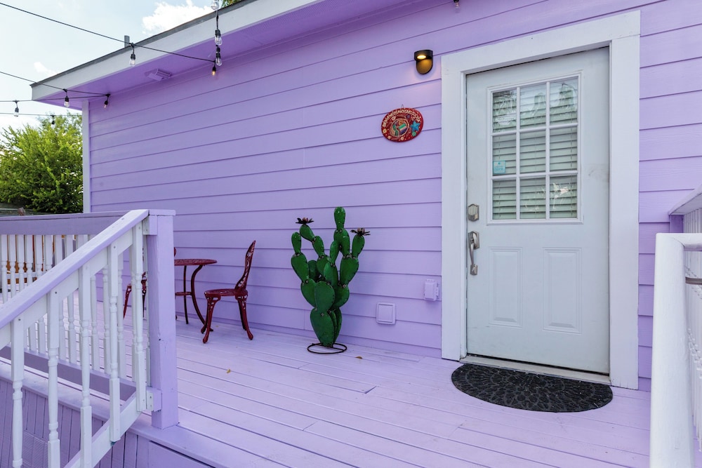 Walk to Alamodome! Stylish Home w/ Private Parking
