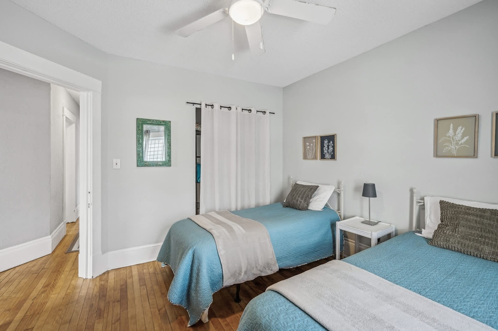 4BR 2BA Home in Charming St Paul - Sleeps 10