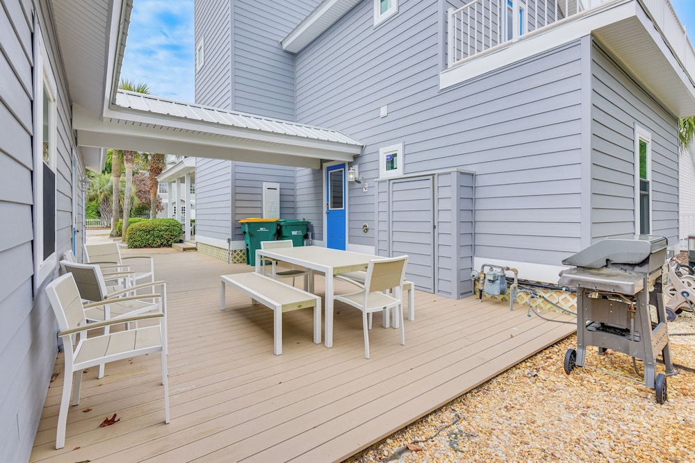 Grand Destin Getaway - Walk a Block to the Beach!