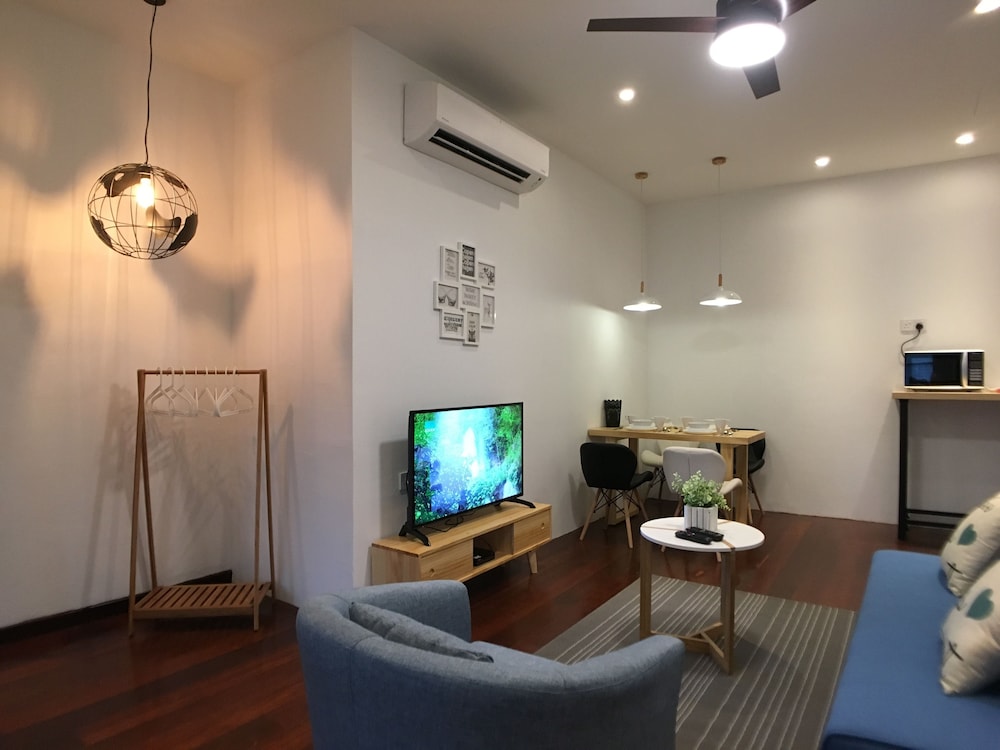iBook7 - 2 Bedroom Gurney Studio Suite by iBook Homestay