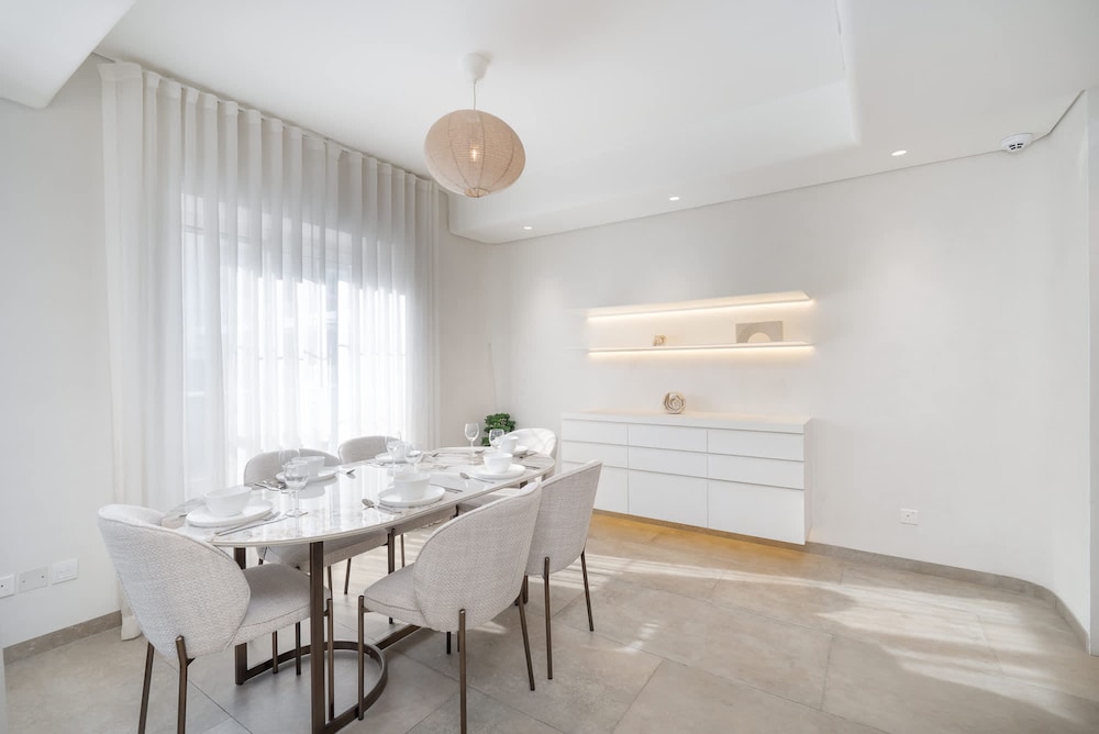 Luxury 4BR Villa-al Reem 3-perfect Family Getaway