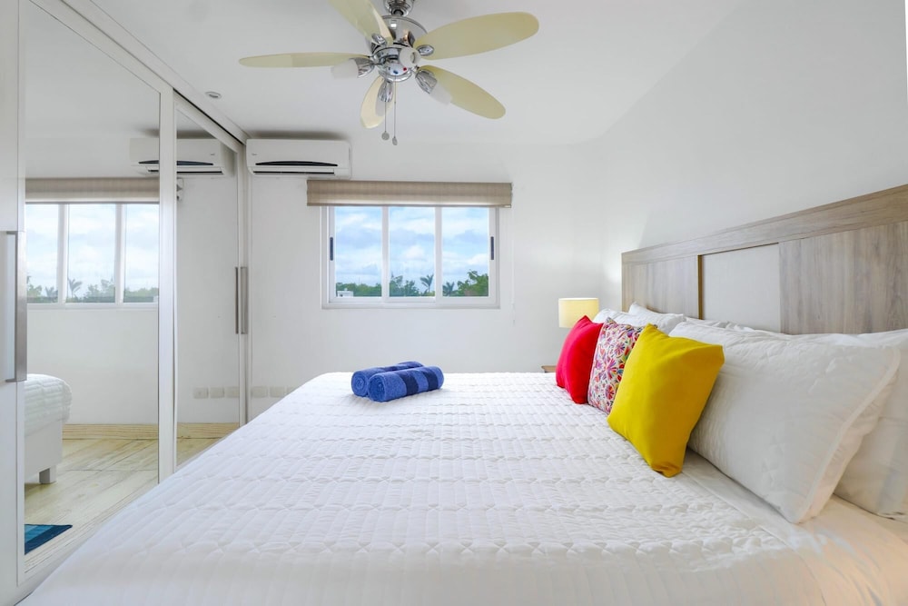 La Casa Calypso in Arco Iris 3BR PH Private Pool view 3
