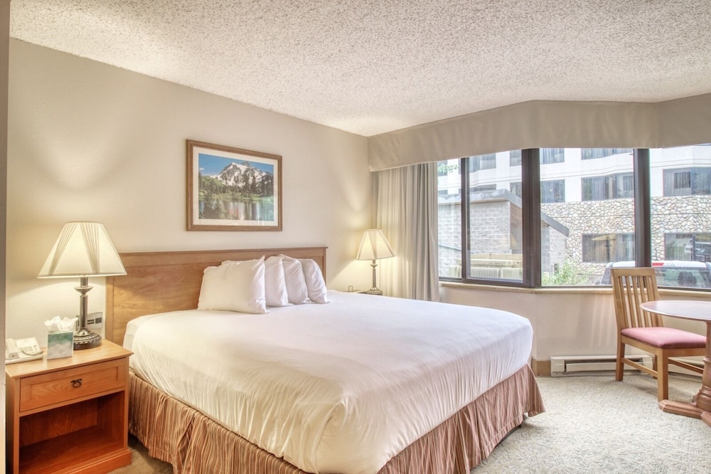 The Grand Lodge by Traverse Hospitality (No Resort Fees)