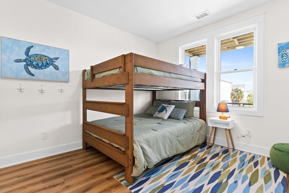 1040 Break / 1040 Ocean Blvd West 4 Bedroom Home by RedAwning
