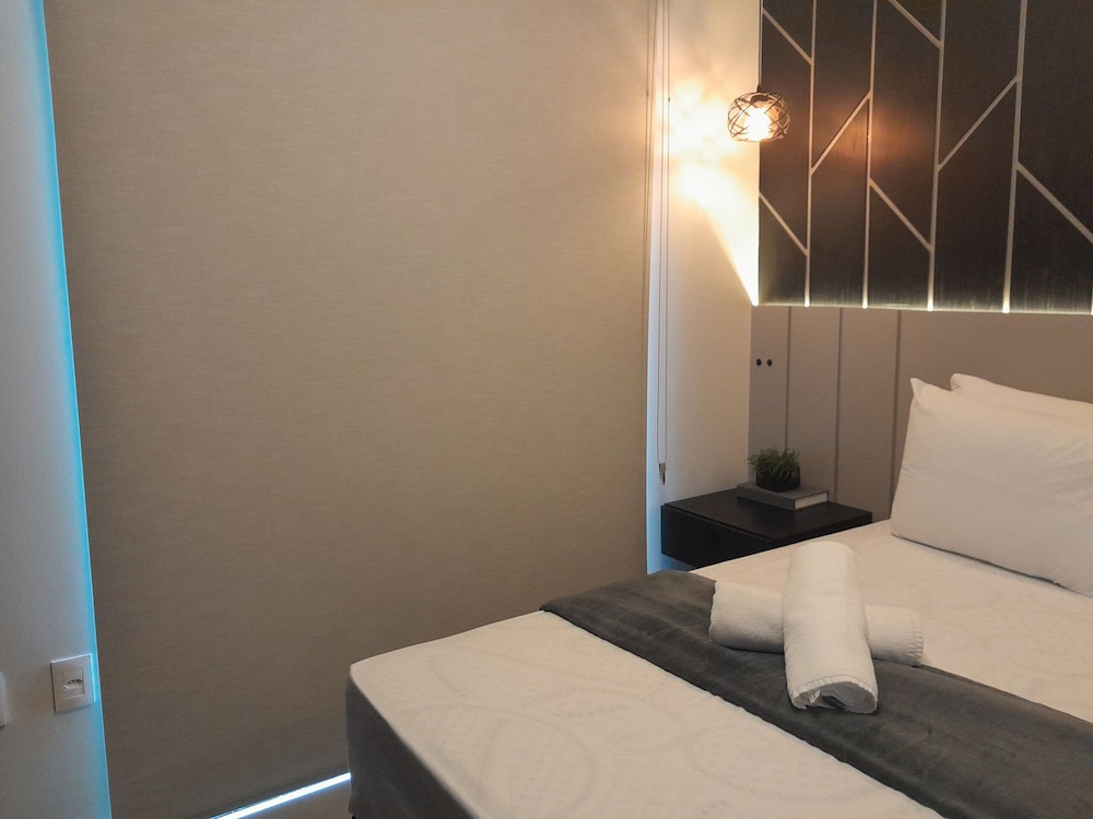 Your Exclusive Stay Just Steps From the sea in Meia Praia - FFS II