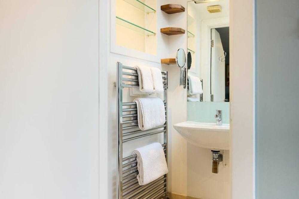 The Kensal Green Hideout - Classy 2bdr Apartment
