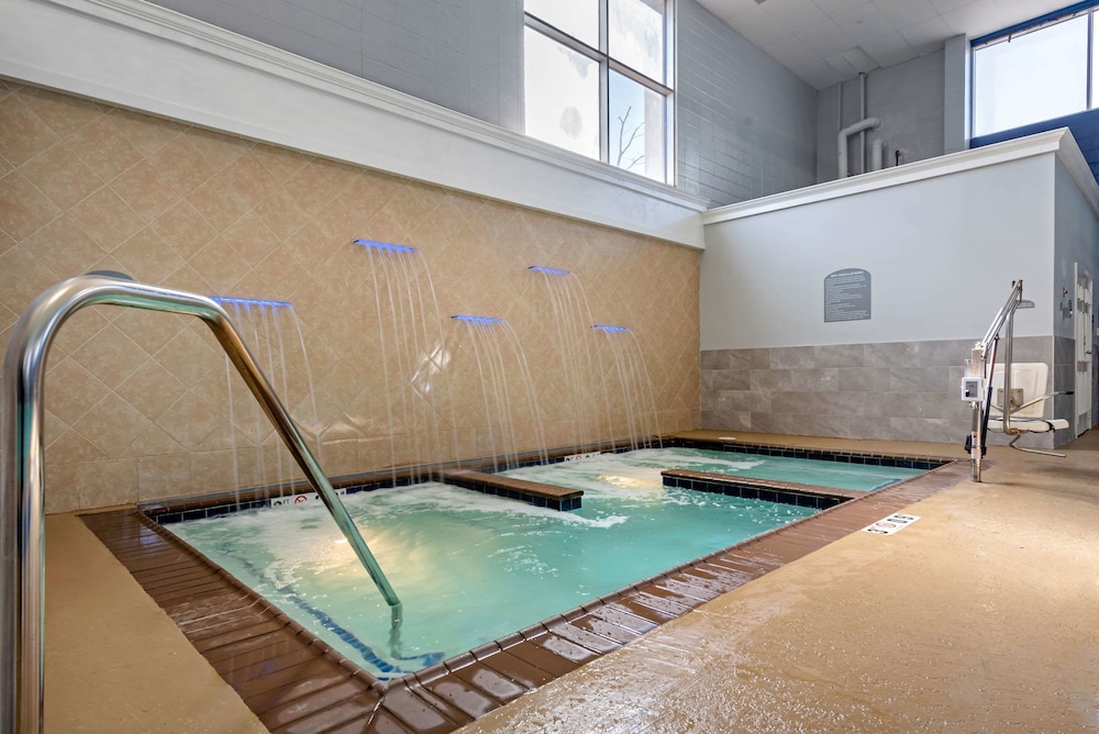 Lexington Vacations - Clarion Hotel Conference Center - North - Property Image 74