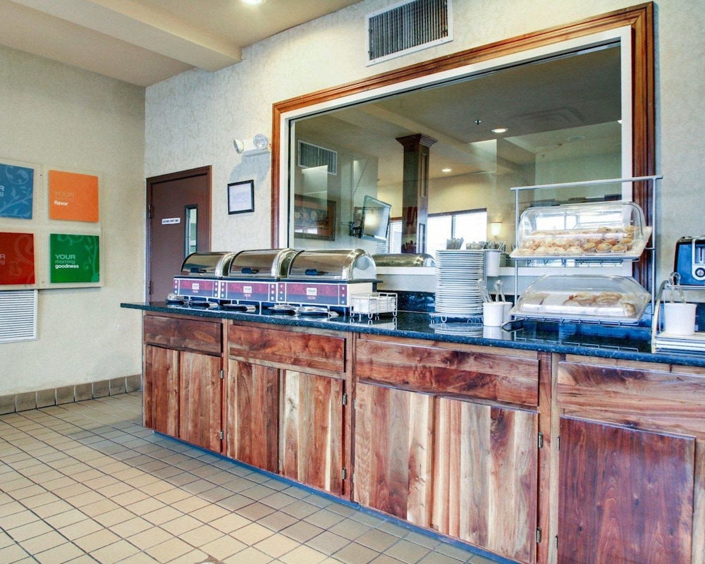 Clarion Suites - Property Image 7