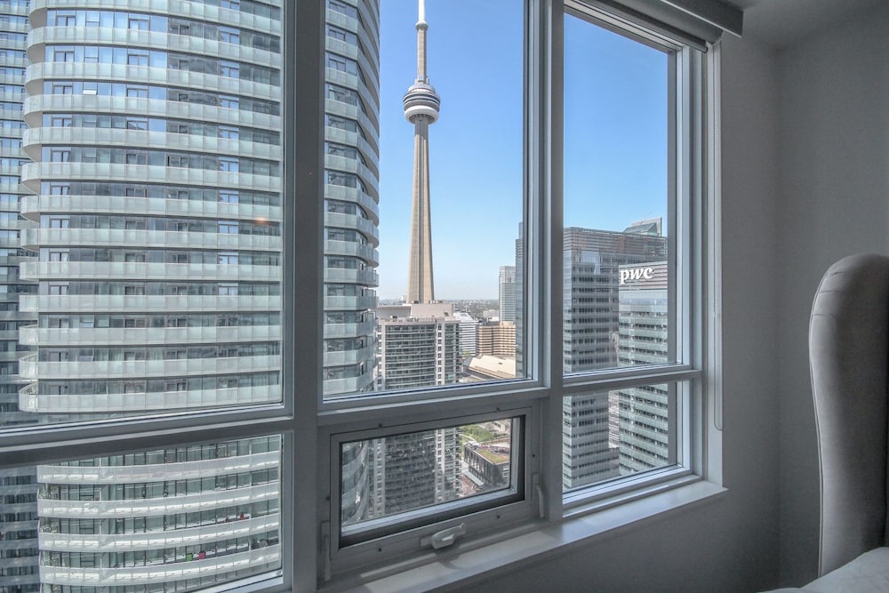 Sarkar Suites - Maple Leaf Square
