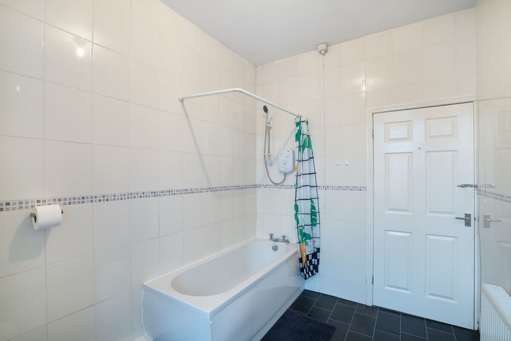 4bedrooms-3bath-9beds-wallsend