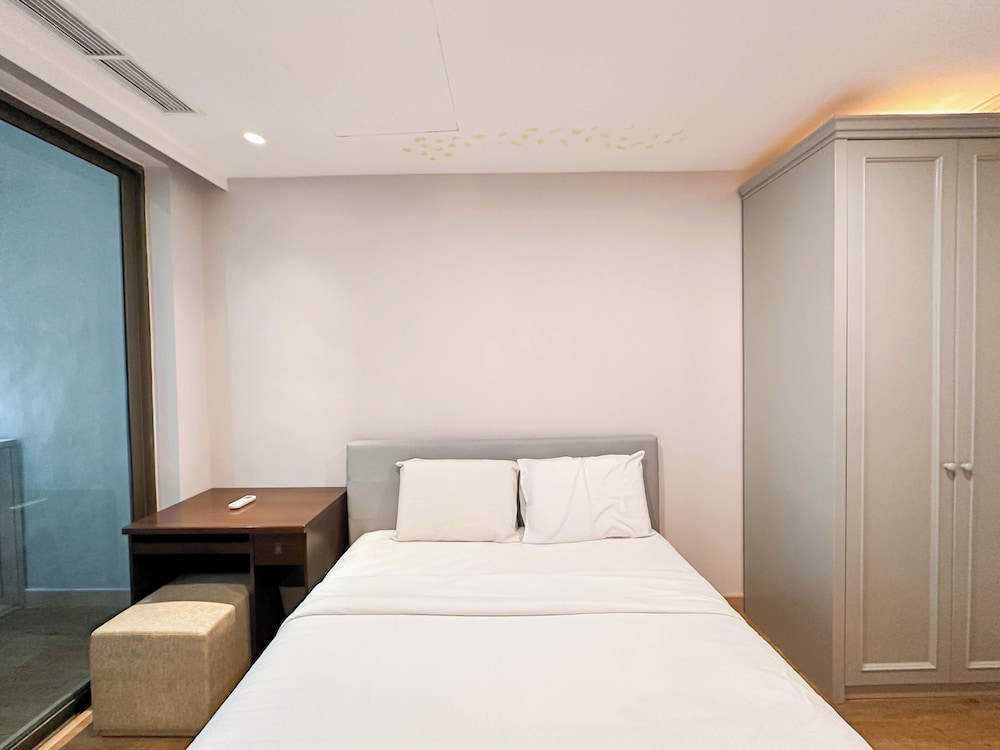 Spacious And Strategic Location 3Br At Kondominium Regensi Apartment