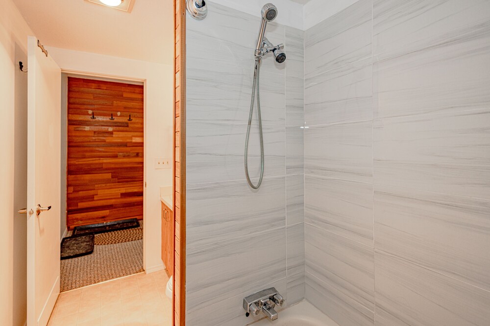 The Great Escape 2 Bdrm w Private Sauna