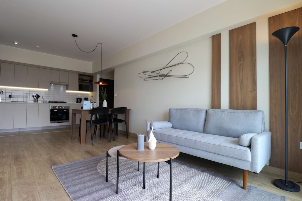 w Spectacular 2BR With Balcony in Miraflores