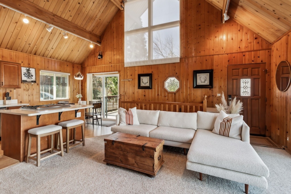 The Volpe Den 3 Bedroom Cabin