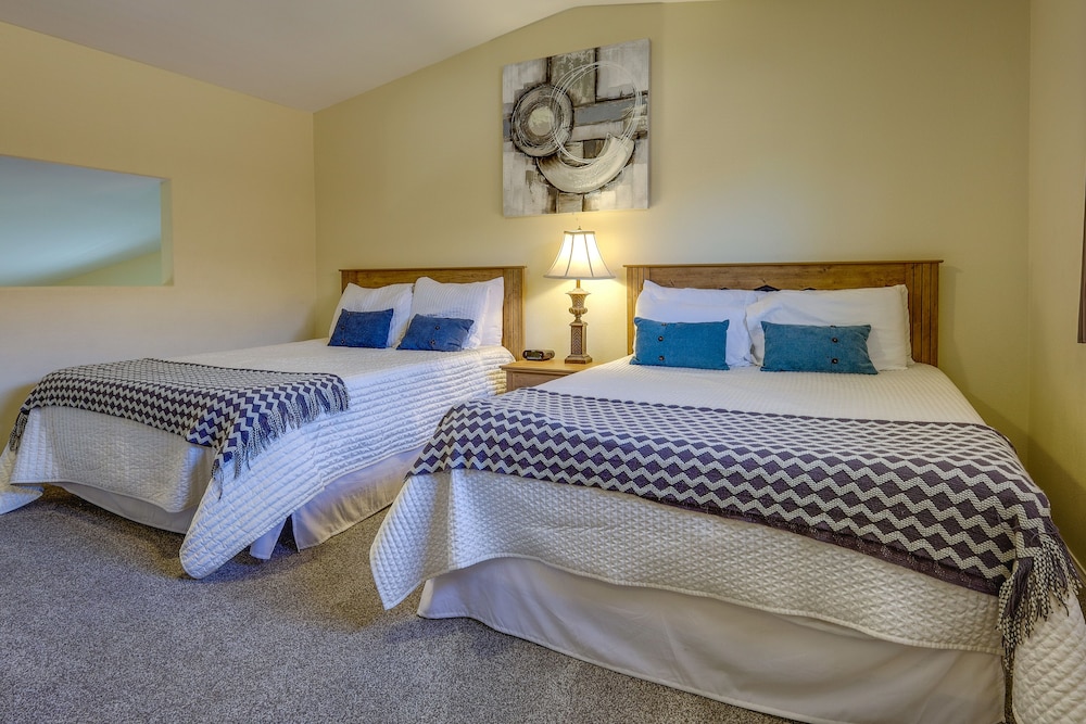 Mesquite Vacations - Mesquite Condo w/ Community Pool  Hot Tub! - Property Image 4