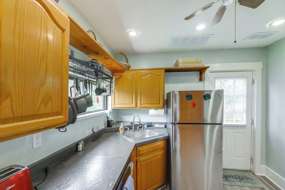 3 Mi to Dtwn: Dog-friendly Retreat in Dayton