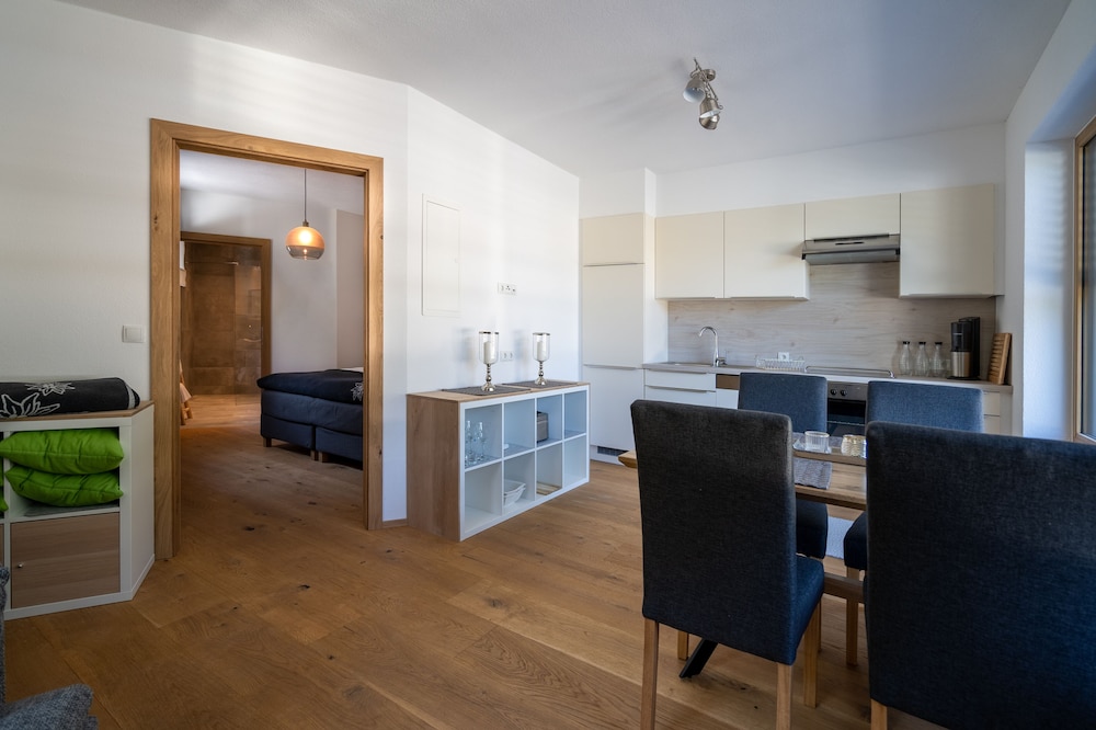 Mountain Living Apartments - Ski-In & Ski-Out