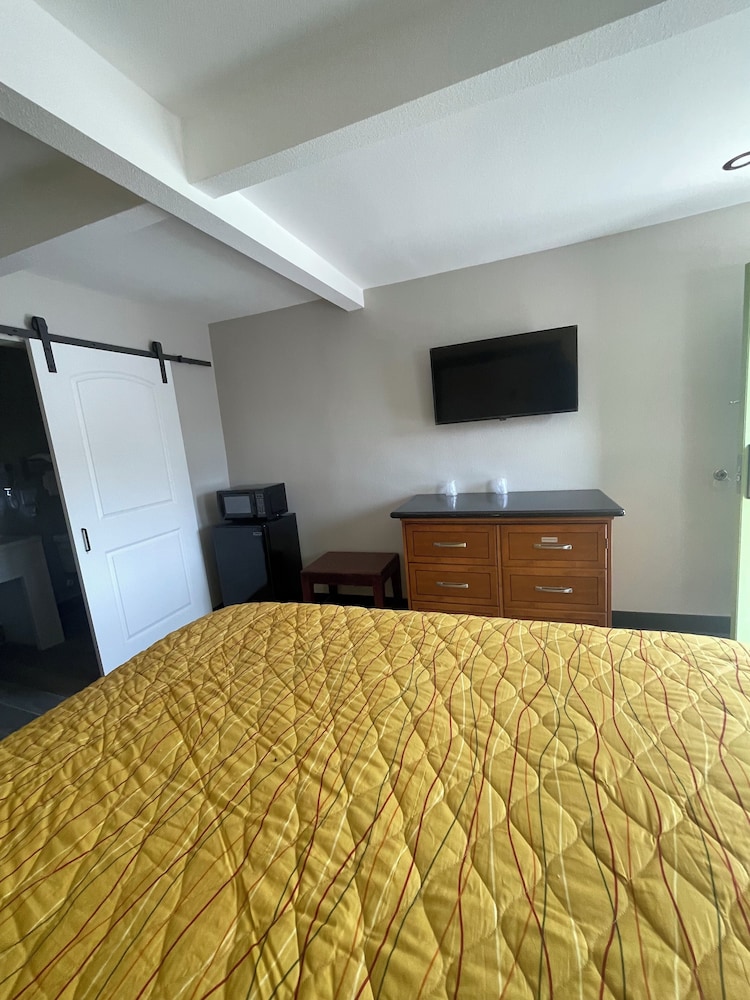 Stadium Inn & Spas