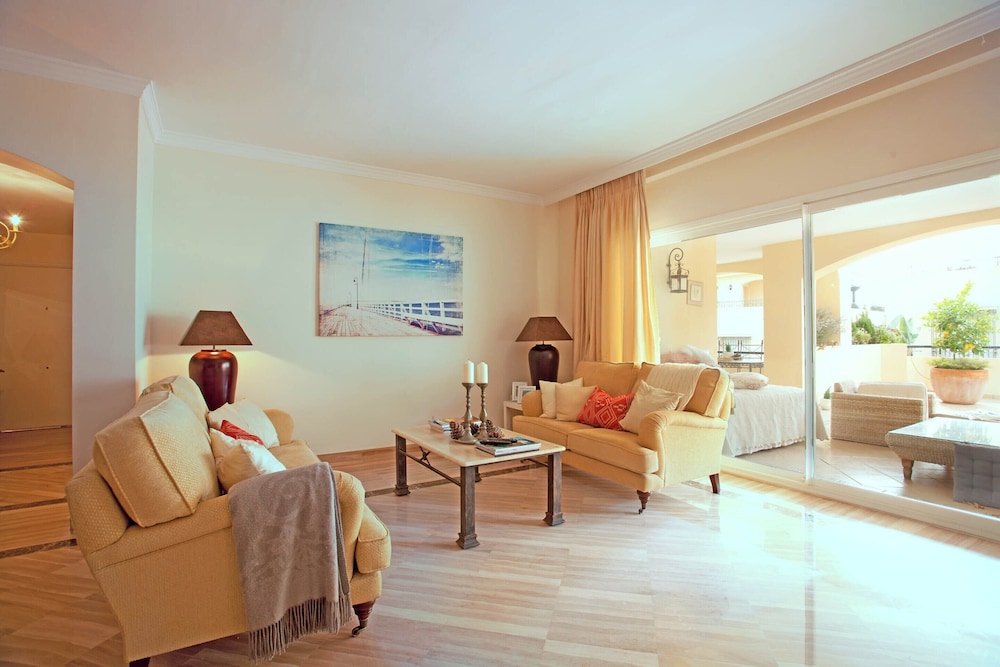 Charming Apartment With Pool