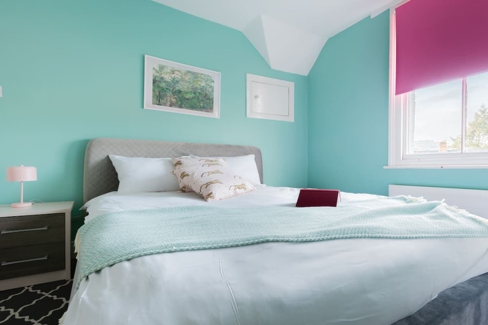 The Glasshouse Escape - 5BDR Victorian Jewel with Modern Twists in Jericho