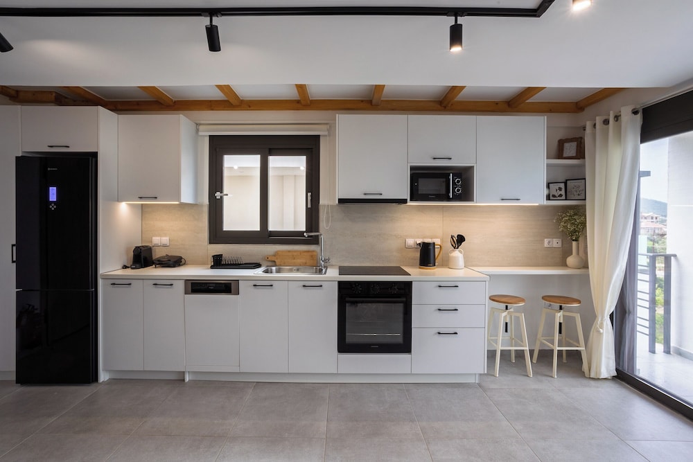 PHOS MAISONETTES NIKIANA