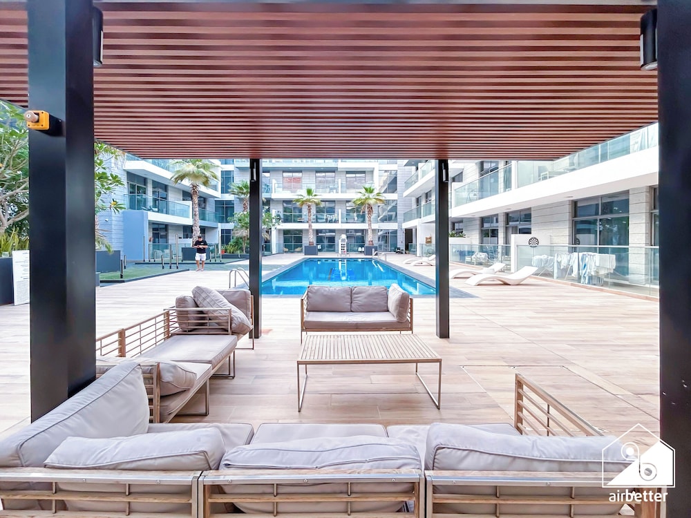 Luxury 1BR w/ Balcony & Burj Khalifa View
